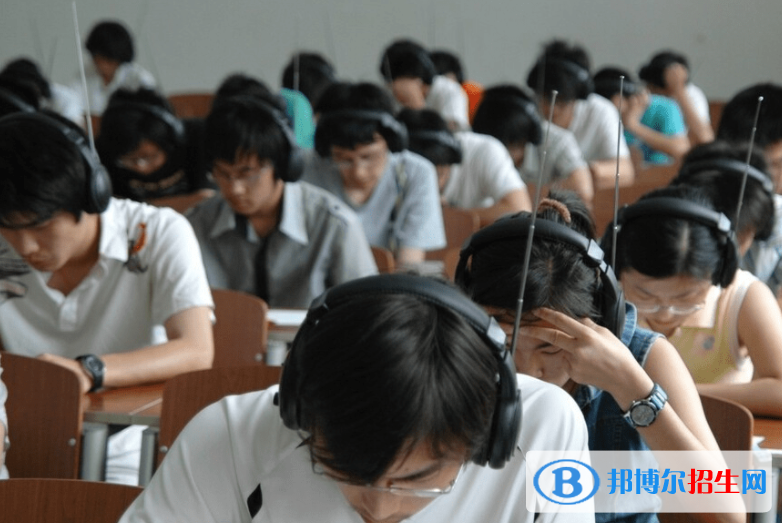 高考优秀作文:以月考为话题（4篇）