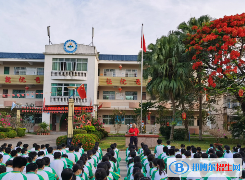 琼海市嘉积第二中学地址在哪里，哪个地区，哪个城市