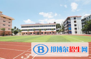 万宁市万宁中学地址在哪里，哪个地区，哪个城市