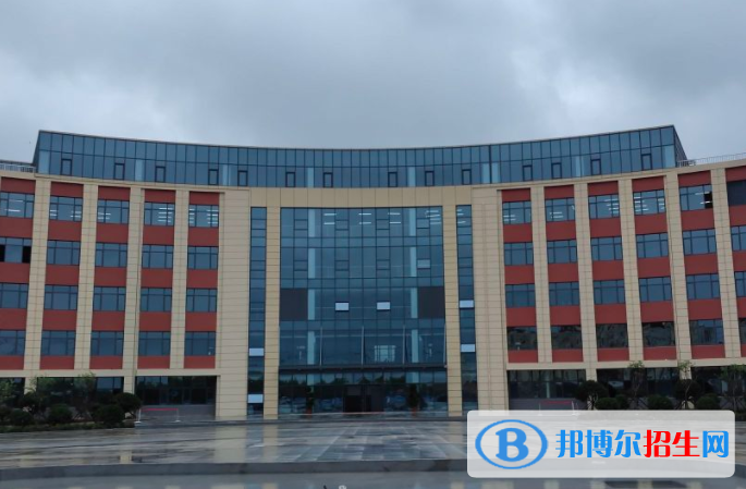 2023青岛西大技工学校开设的专业一览表