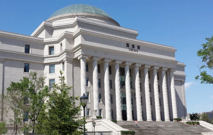 山东师范大学和长春建筑学院怎么选？哪个好？附分数线