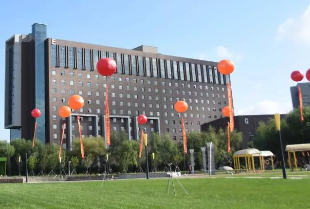 武汉科技大学和吉林动画学院怎么选？哪个好？附分数线