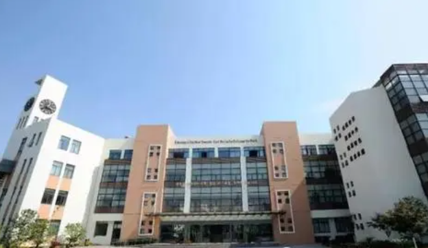 张家港市常青藤实验中学地址，乘车路线