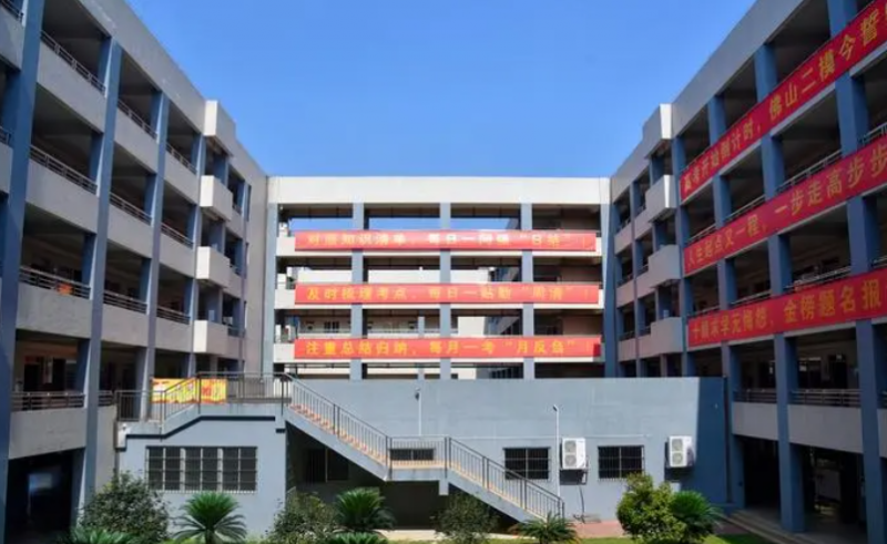吴江市青云中学地址，乘车路线