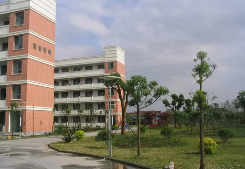 吴江盛泽中学地址,乘车路线