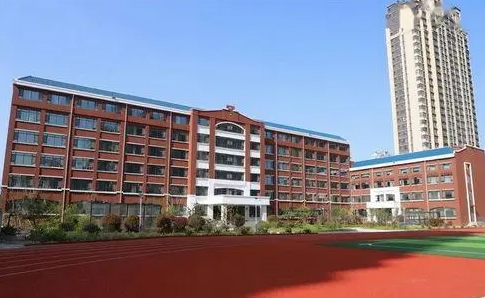 2023年青岛格兰德中学学费标准