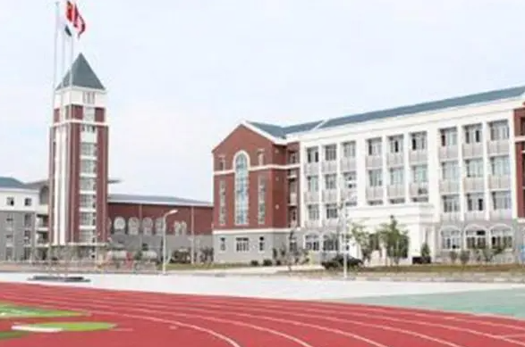 2023年青岛格兰德中学录取分数线