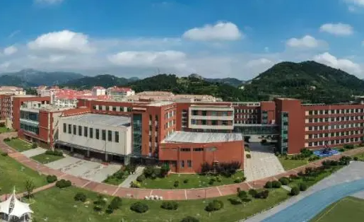 2023年青岛孔裔国际公学学费标准