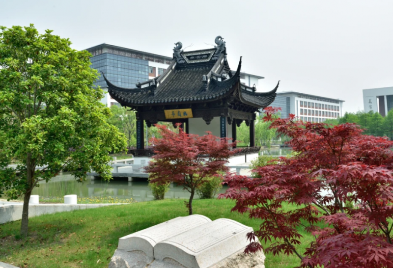 2023江苏省昆山中学多少钱(学费明细)
