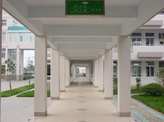 张家港市暨阳高级中学地址，乘车路线