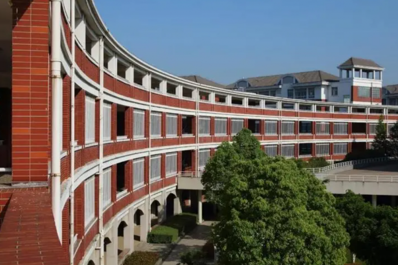 2023江苏省梁丰高级中学多少钱(学费明细)