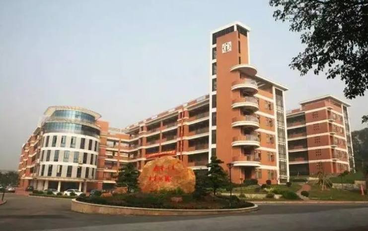 东吴外国语师范学校地址，乘车路线