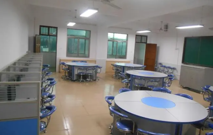 2023年重庆中专学校好还是大专好