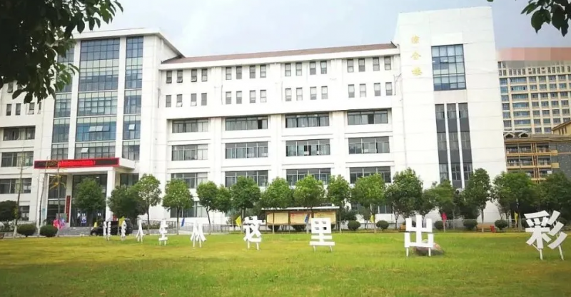 2023年安徽中专学校好还是大专好