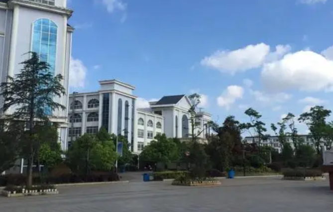 2023曲靖排名前七的电子商务学校名单