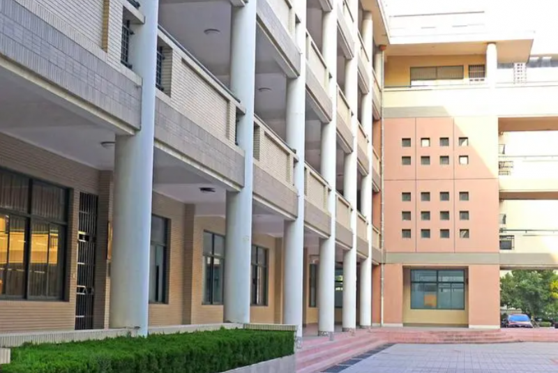 江苏省盐城中学地址，乘车路线