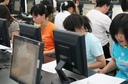 重庆2023年女孩子适合学的中专专业