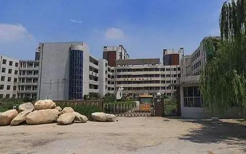 泰安市岱岳区职业中等专业学校地址，乘车路线