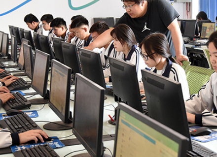 重庆2023年男生中专读什么专业好