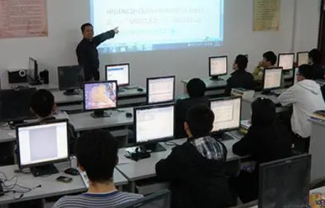 重庆2023年中专男孩子学什么专业