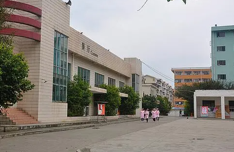 四川2023年男生上什么中专学校好