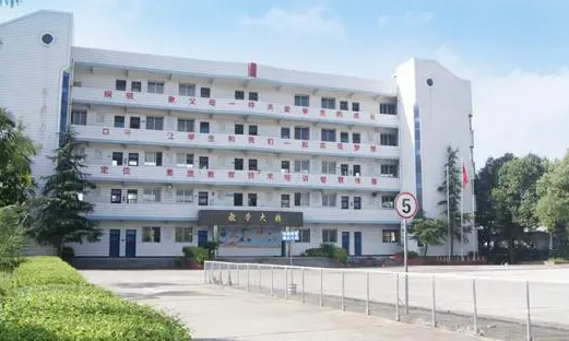 2023自贡排名前八的机电学校名单