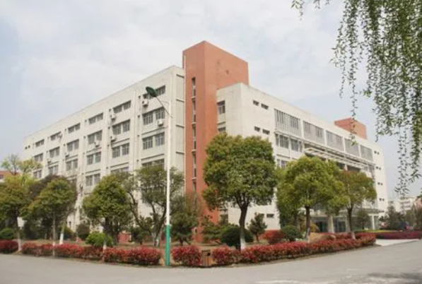 常州市金坛区金沙高级中学地址，乘车路线
