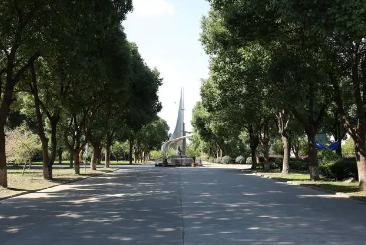 费俊龙中学地址，乘车路线