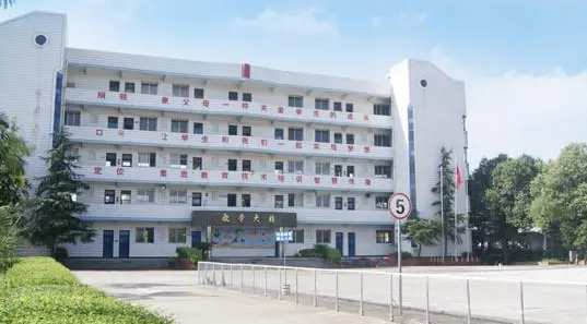 2023自贡排名前八的数控学校名单