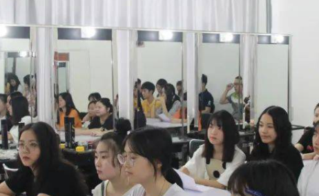 昆明2023年女生上中专学校有哪些技术