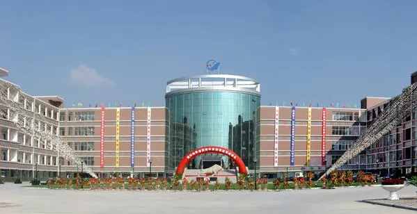 宜兴市张渚高级中学地址，乘车路线