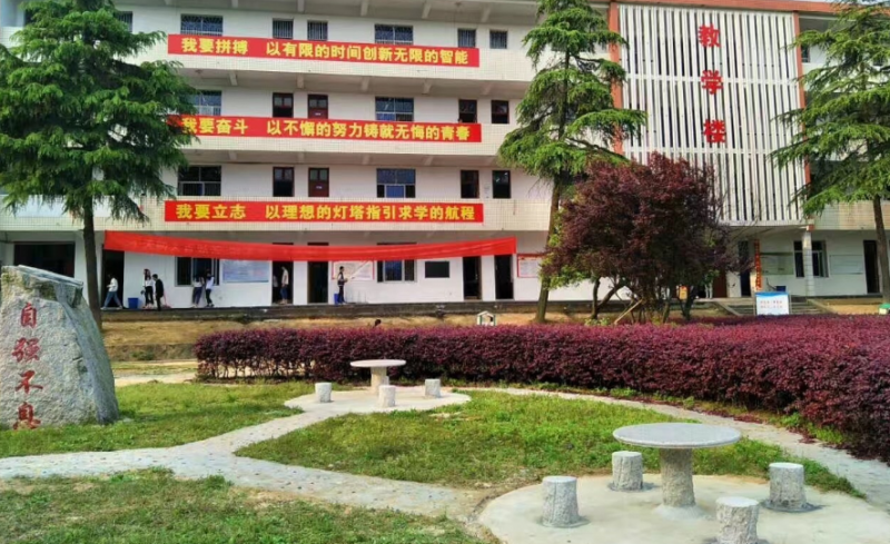 湖南2023年读中专学校需要什么证件