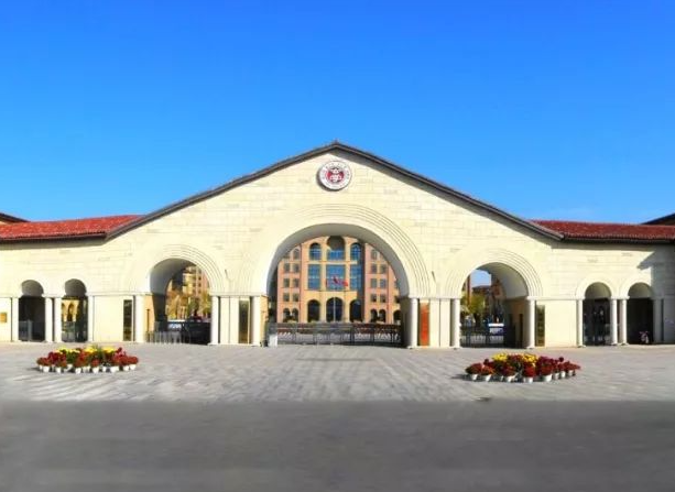 2023年爱博伦国际公学初中部学费标准