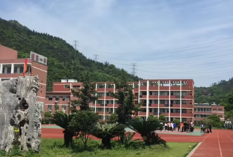 乐清市知临中学地址，乘车路线