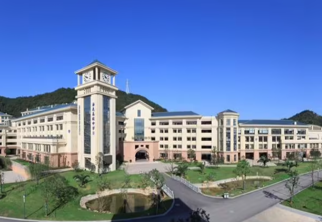 诸暨海亮高中地址，乘车路线