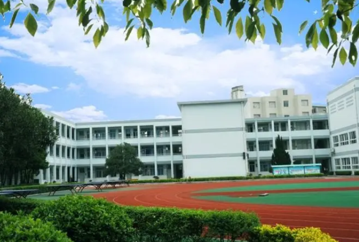 温州市龙湾区春晖高级中学怎么样、好不好