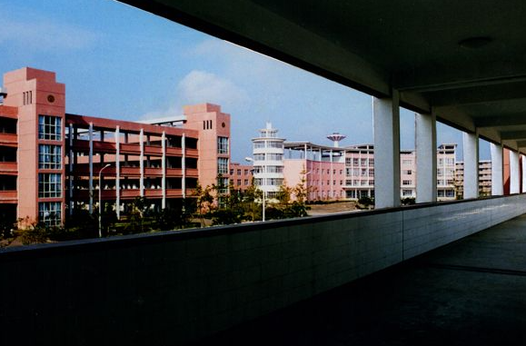 长兴金陵高级中学地址，乘车路线