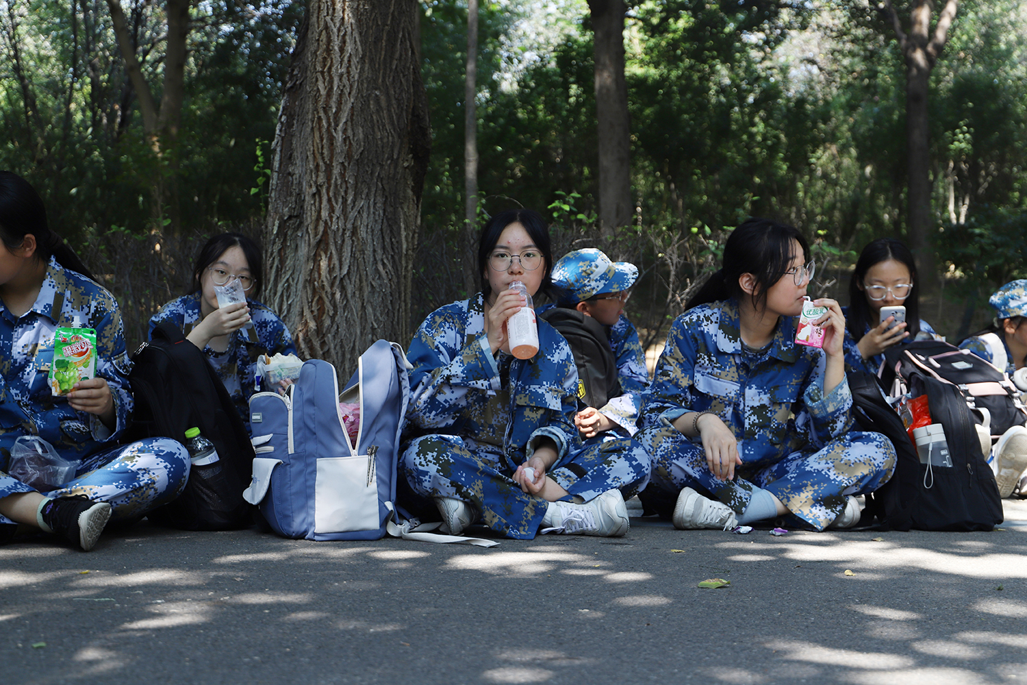 潍坊商业学校校服图片