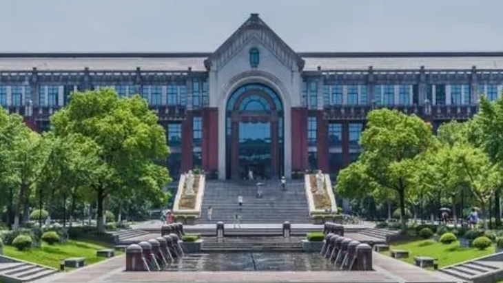 华东政法大学是什么样的大学 985还是211高校（附王牌特色专业）