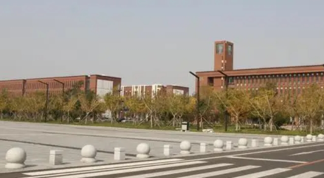 大连理工大学盘锦校区是什么样的大学 985还是211高校（附王牌特色专业）
