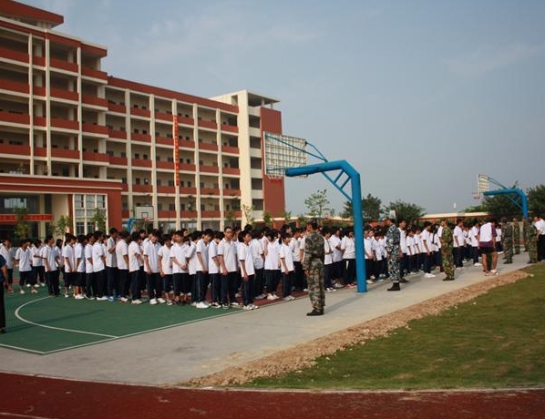 广东2024年上中专学校要多少钱