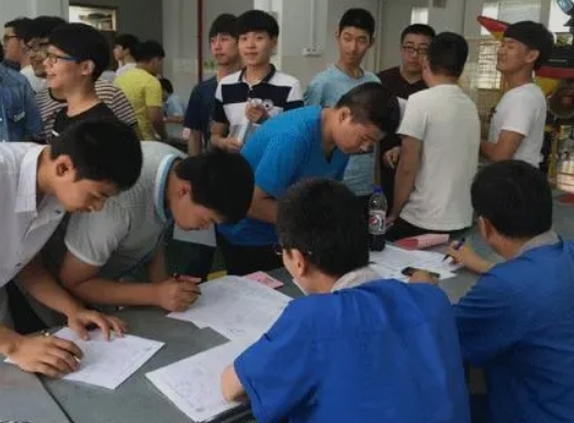 中专学校都有什么专业适合男生