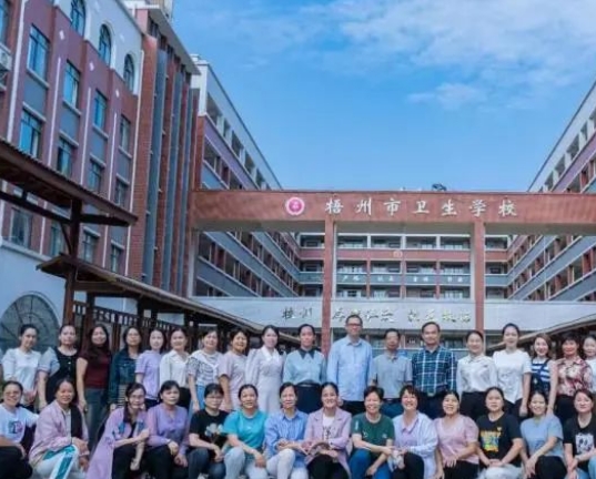 广西2024年中专女孩子学什么专业好
