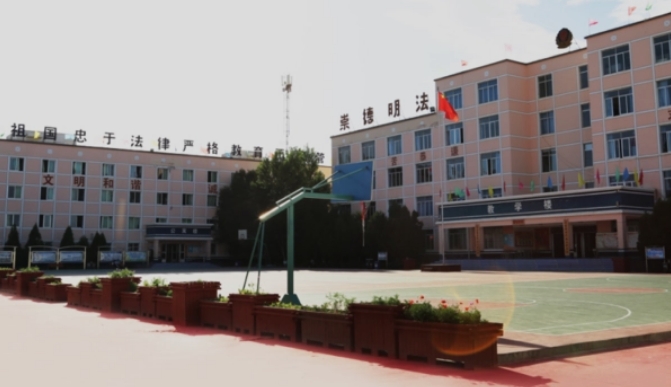 中学毕业读什么中专学校