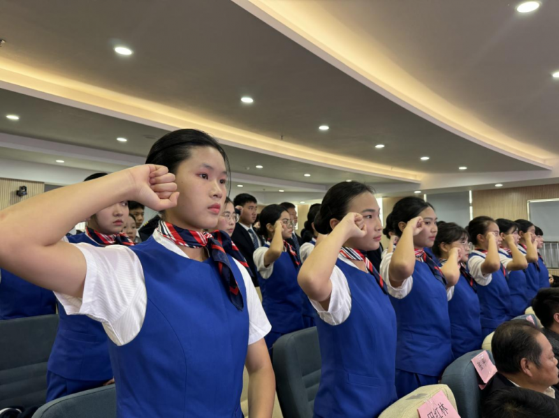 宣誓立志考取民航院校、为航空事业奋斗、航空报国