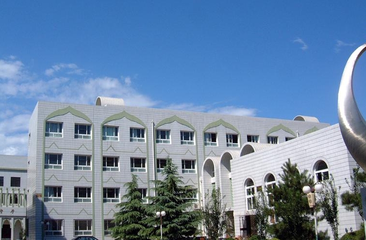 北京市回民学校地址，乘车路线