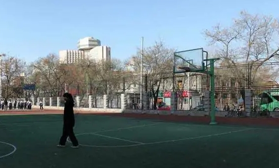 北京市第五十六中学地址，乘车路线