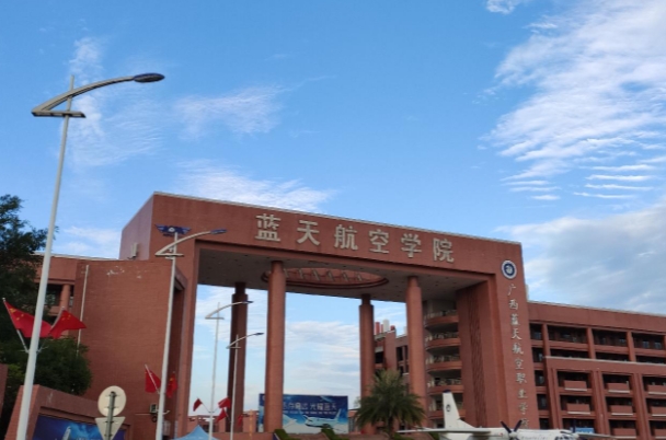 在广西高考215分算什么水平（近三年）广西高考215分能上的大学