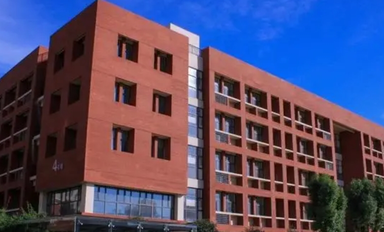 武汉纺织大学外经贸学院是什么样的大学 985还是211高校（附王牌特色专业）