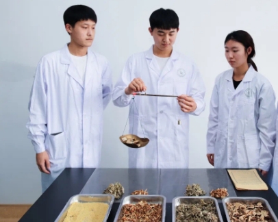 山东2024男孩子读中专读什么好